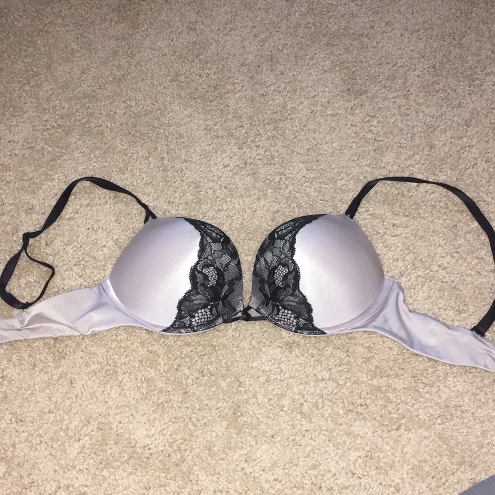 Victoria’s Secret bombshell bra